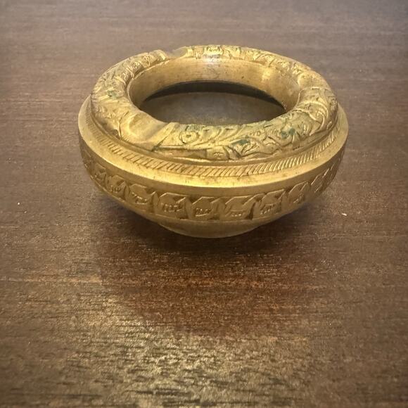 VTG Brass Ashtray Handmade Ornate Patina 3 Cigarettes Trinket Dish Made in India - Picture 2 of 11